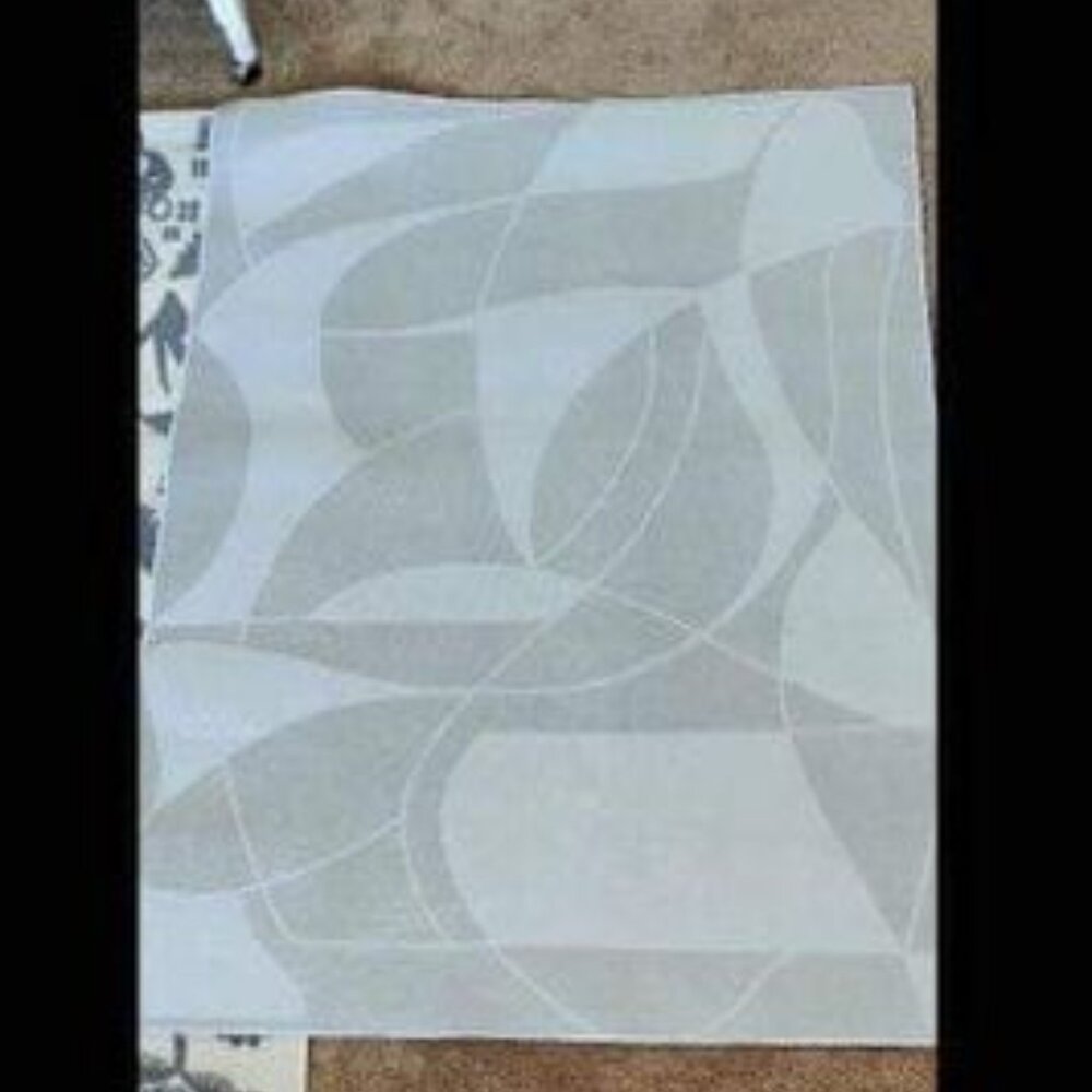 NEW accent area rug.never used